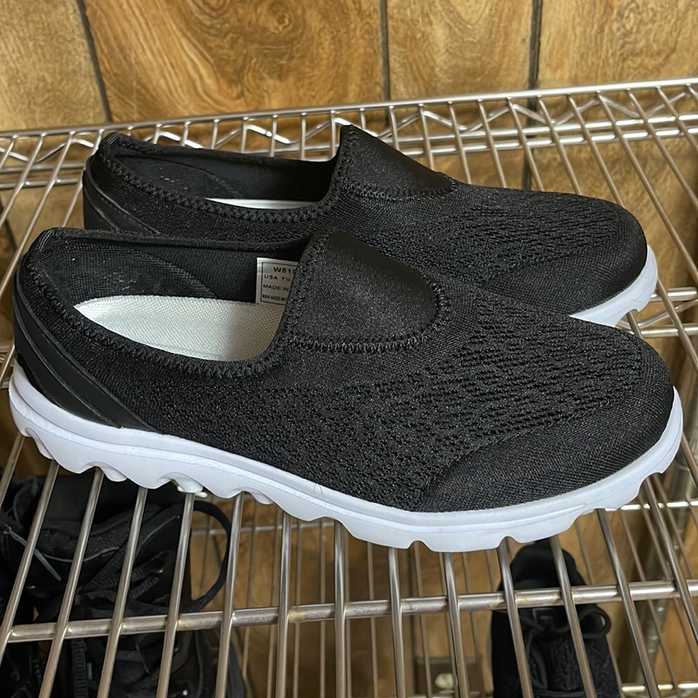 Women’s propet travelactive size 7.5 shoe worn once
